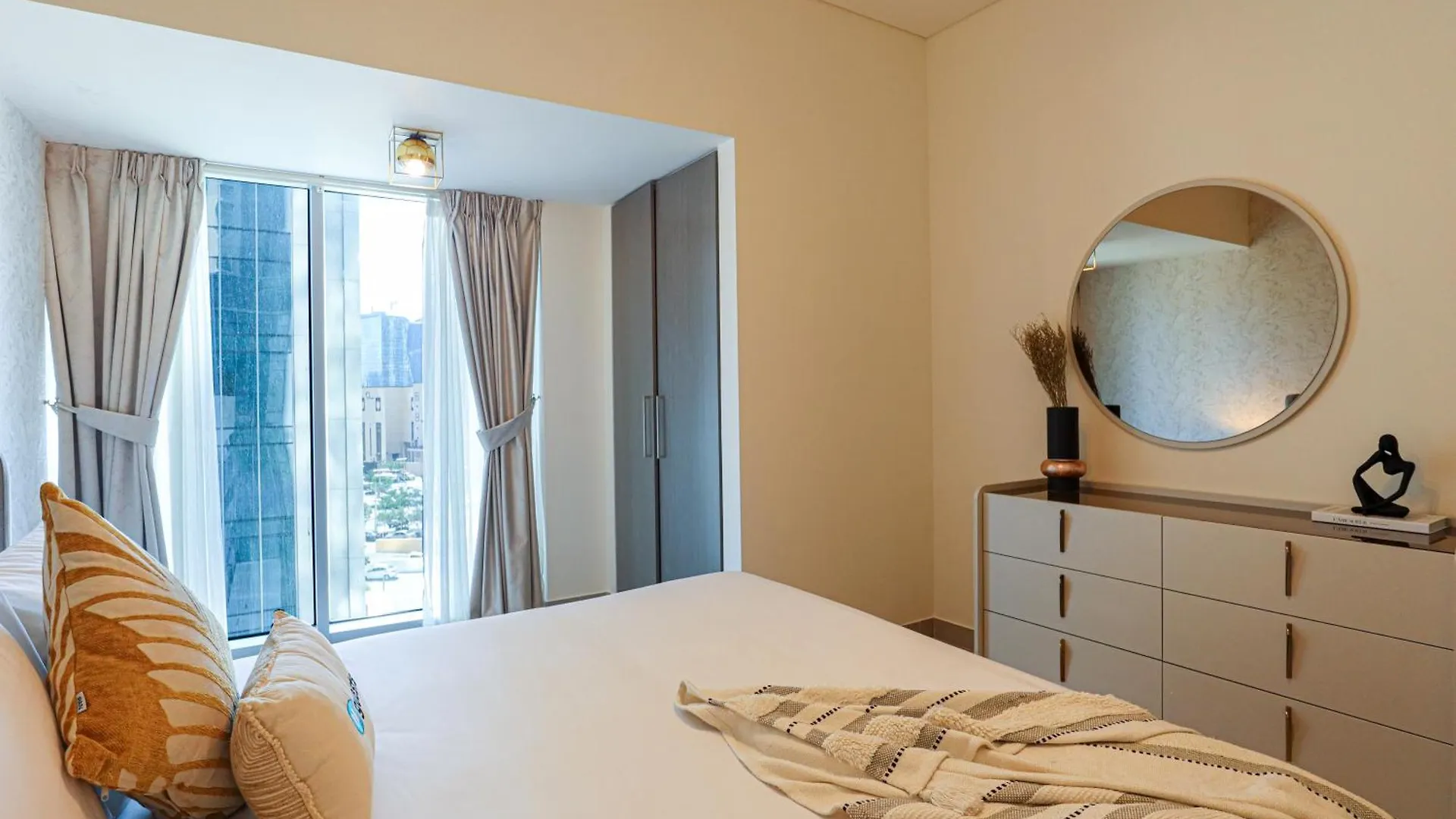 Higuests - Contemporary Comfort 1Br Apt In Forte Tower 1 Ντουμπάι